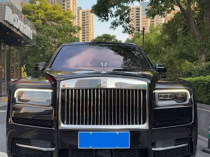 Rolls-Royce Cullinan, 2023 — купить в Москве под ключ