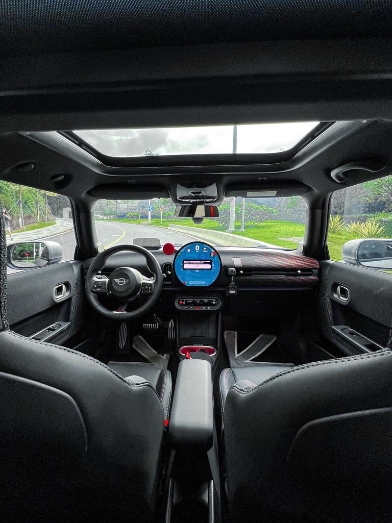 Mini Mini JCW, 2024 — фото 8 из 12