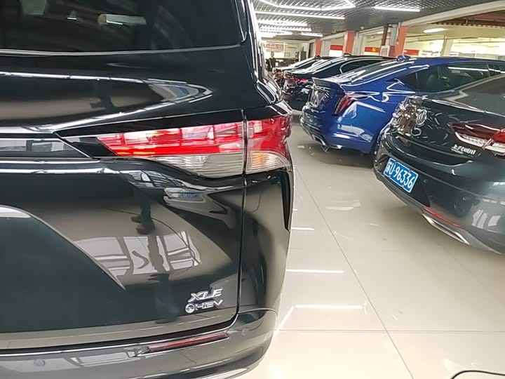 Toyota Sienna, 2025 — фото 8 из 9