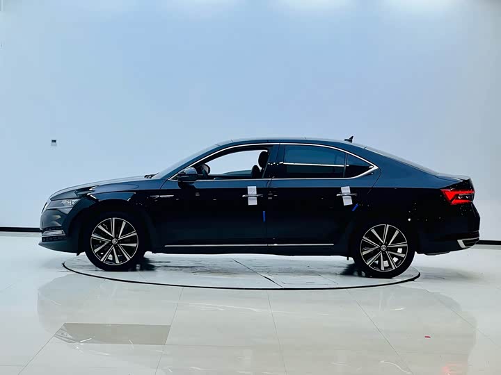 Skoda Superb, 2024 — фото 3 из 9