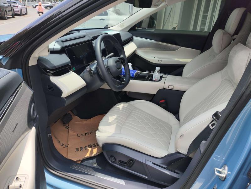 Lynk & Co 08 EM-P Hybrid, 2025 — фото 8 из 10