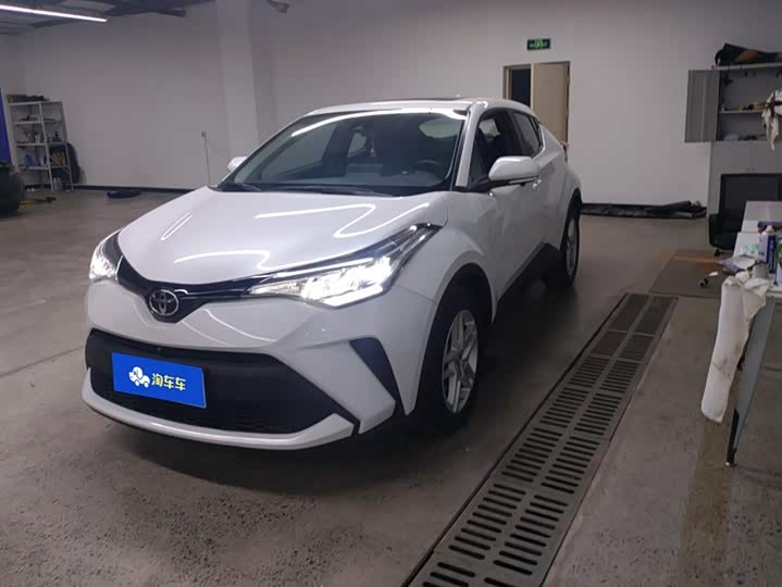 Toyota C-HR, 2021 — купить в Иванове под ключ