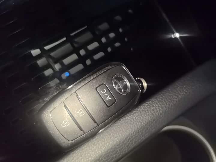 Toyota bZ4X Platinum, 2026 — фото 9 из 9