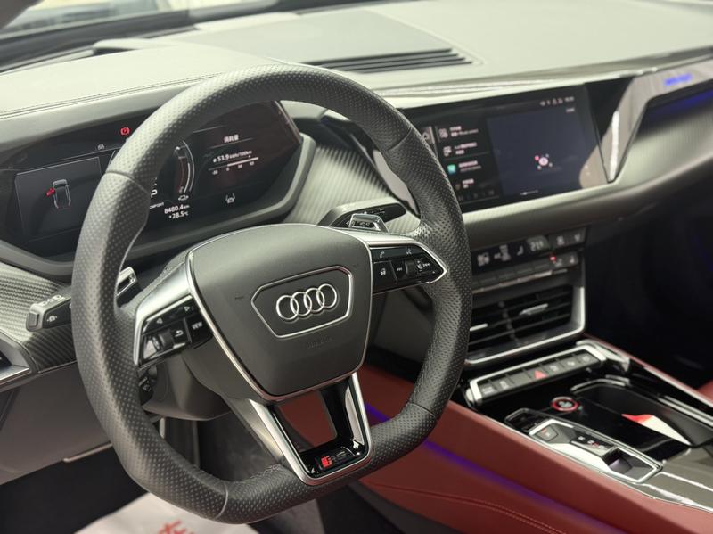 Audi RS e-tron GT, 2023 — фото 8 из 10