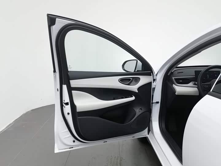 BYD Seal 05 DM-i Hybrid, 2025 — фото 8 из 9