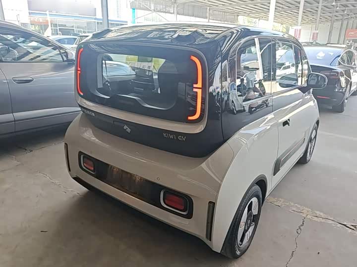 Baojun KiWi EV, 2022 — фото 7 из 9