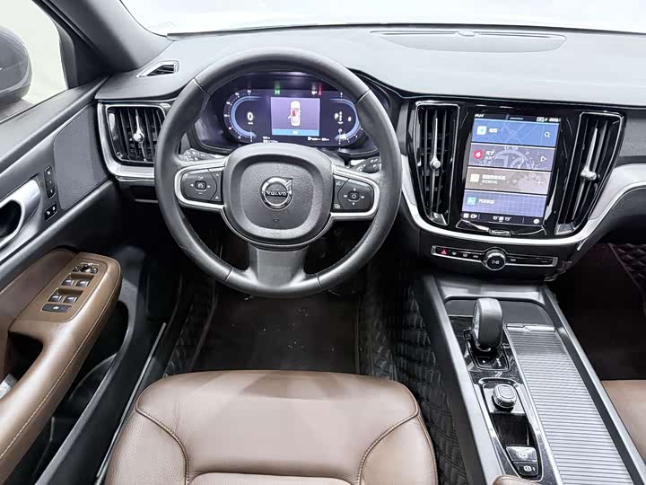 Volvo S60, 2023 — фото 8 из 9