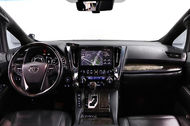 Toyota Vellfire, 2021 — фото 8 из 12