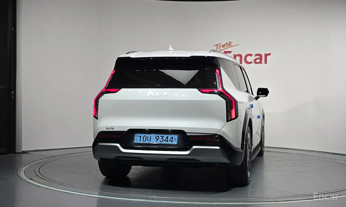 Kia EV9, 2023 — фото 4 из 12