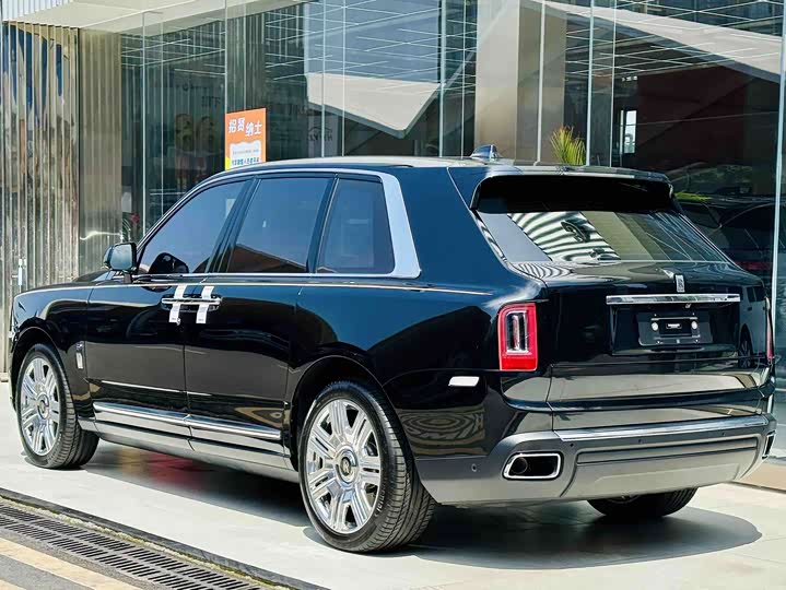 Rolls-Royce Cullinan, 2021 — фото 4 из 9