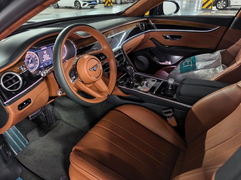 Bentley Flying Spur, 2021 — фото 4 из 8