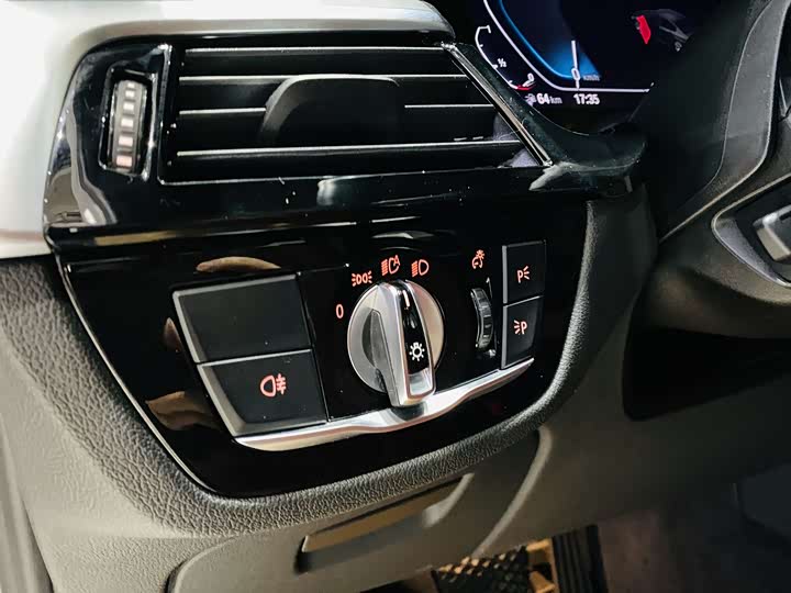 BMW 5 Series Hybrid, 2021 — фото 8 из 9