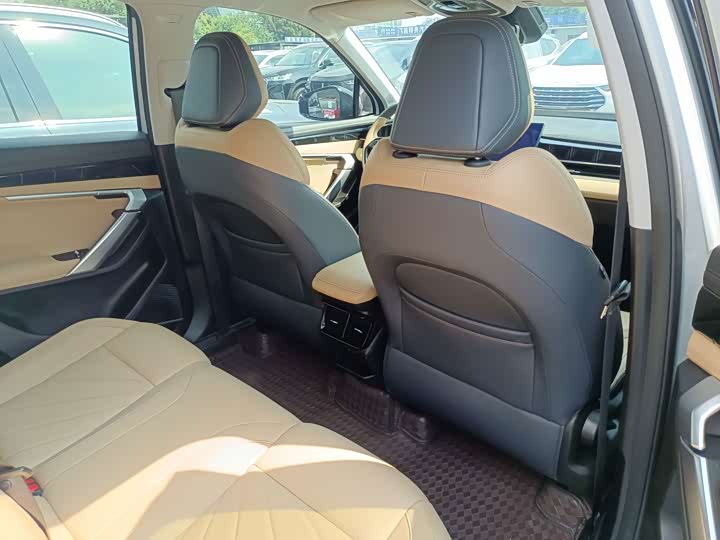 Geely Atlas L, 2022 — фото 8 из 9
