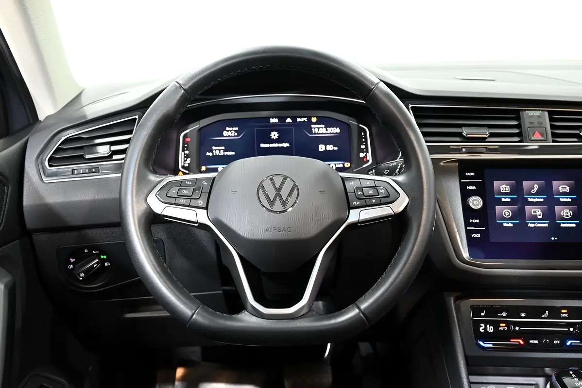Volkswagen Tiguan, 2023 — фото 8 из 10