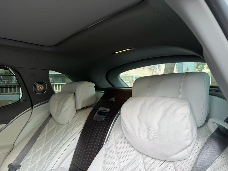 Mercedes-Benz Maybach EQS SUV, 2025 — фото 9 из 10