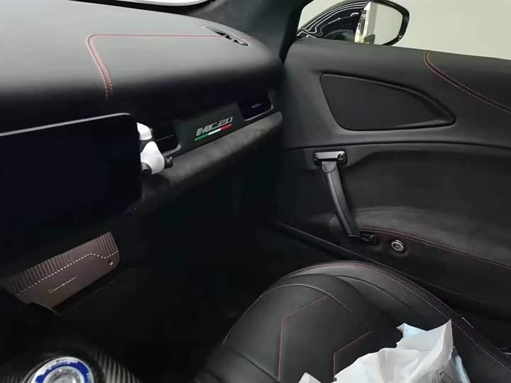 Maserati MC20, 2021 — фото 8 из 9
