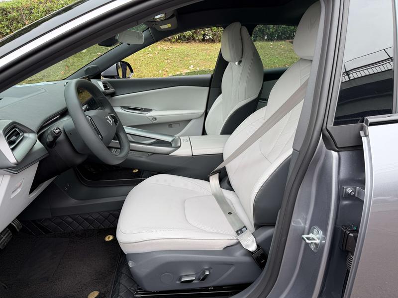 BAIC Arcfox Alpha S5, 2024 — фото 8 из 11