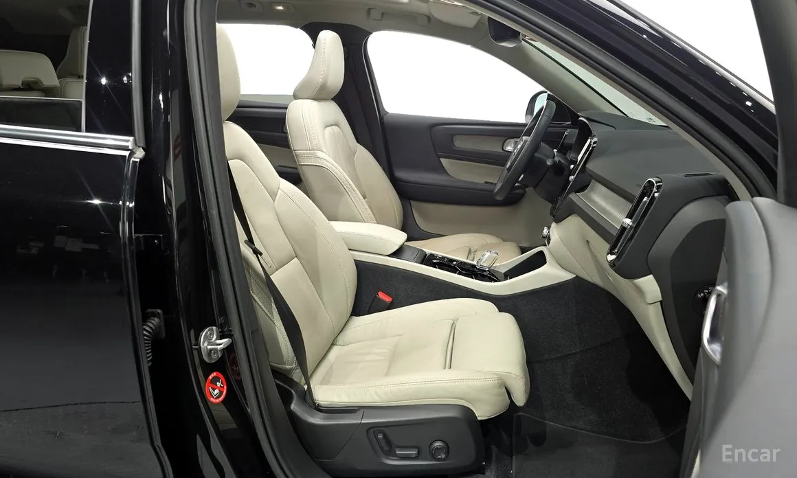 Volvo XC40, 2023 — фото 10 из 12