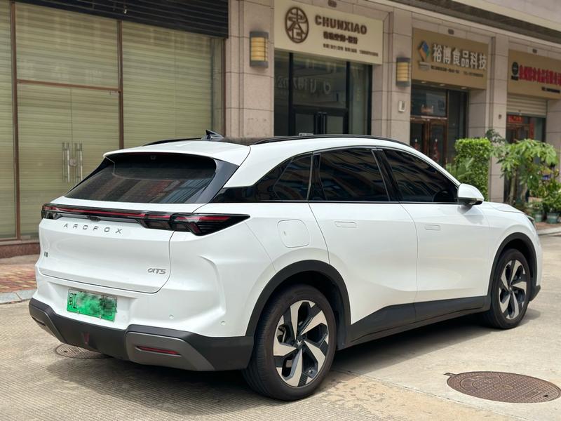 BAIC Arcfox Alpha T5, 2025 — фото 6 из 10
