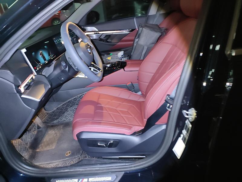 BMW 5 Series, 2025 — фото 7 из 12