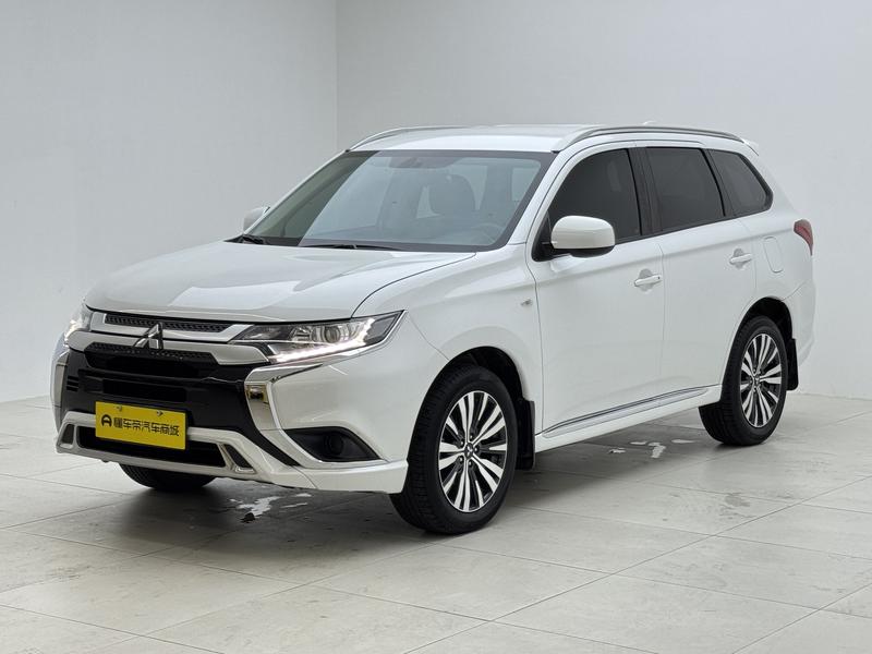 Mitsubishi Outlander, 2023 — купить в Перми под ключ
