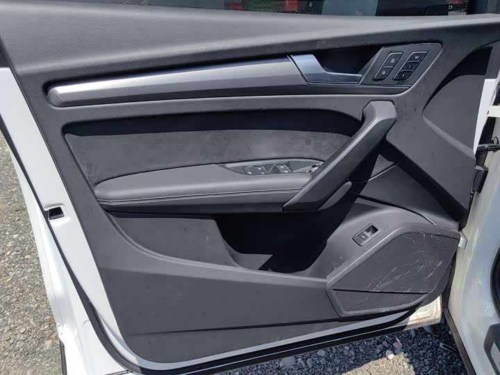 Audi Q5L Sportback, 2023 — фото 5 из 9