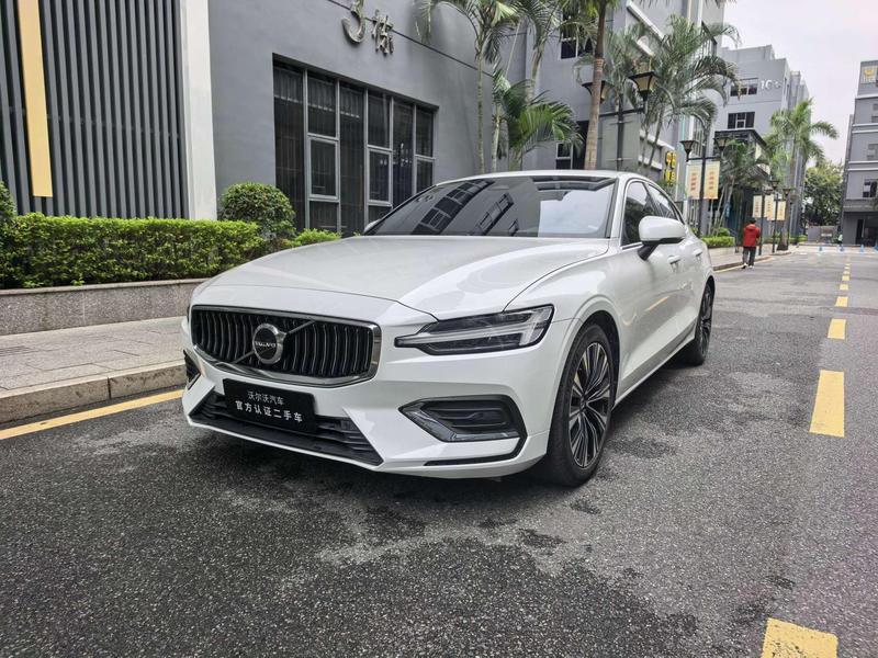 Volvo S60, 2023 — купить в Перми под ключ