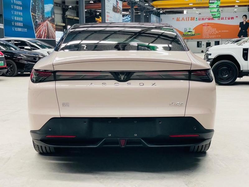 BAIC Arcfox Alpha S5, 2025 — фото 6 из 12