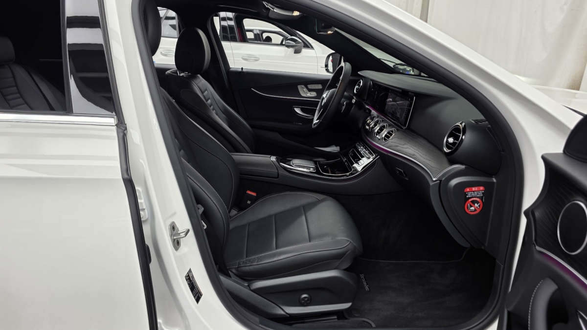 Mercedes-Benz E-Class, 2023 — фото 11 из 12