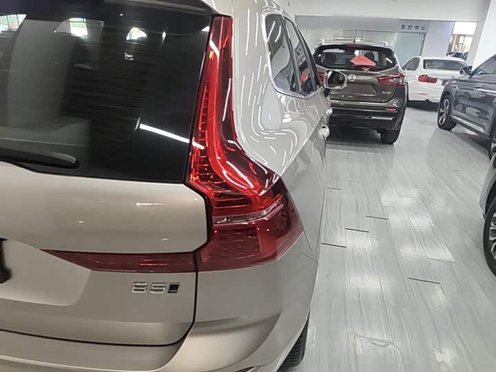 Volvo XC60, 2023 — фото 8 из 9