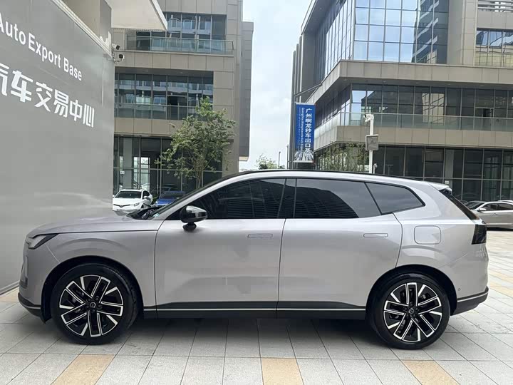 Volvo XC70 Hybrid, 2025 — фото 3 из 9