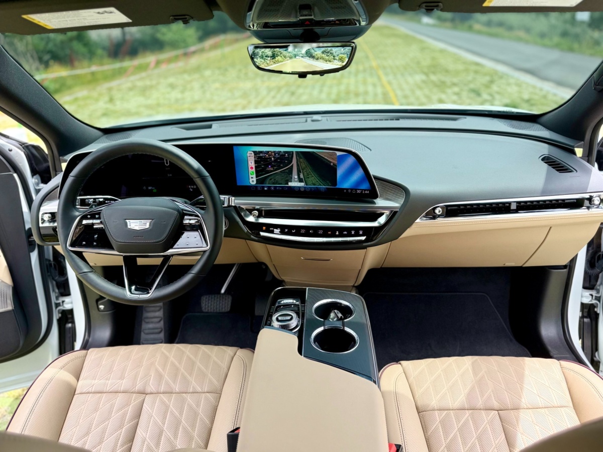 Cadillac Lyriq, 2024 — фото 11 из 12