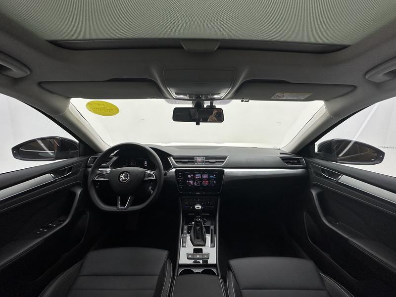 Skoda Superb, 2023 — фото 10 из 12