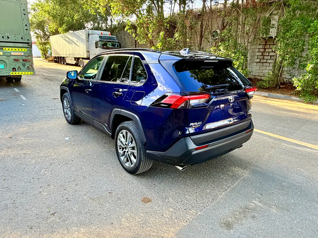 Toyota Rav 4, 2025 — фото 8 из 10
