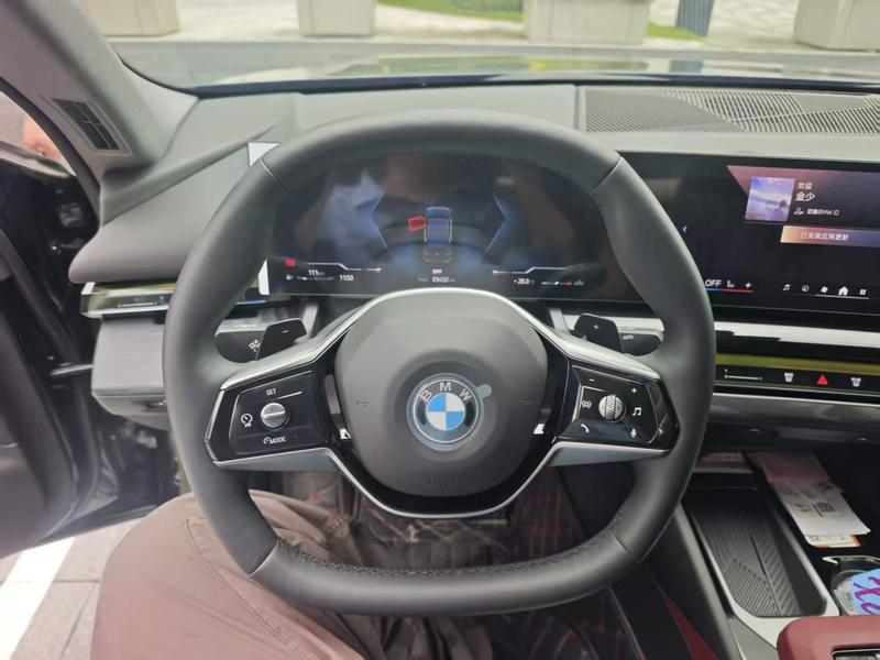 BMW 5 Series, 2025 — фото 6 из 10