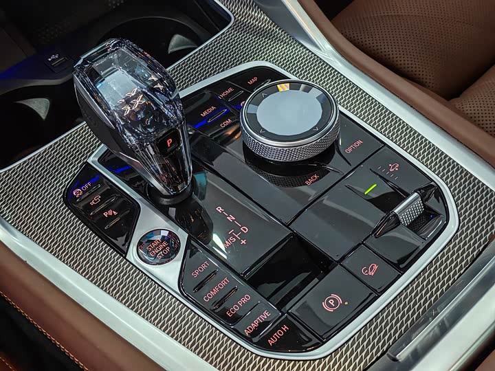 BMW X6, 2023 — фото 8 из 9