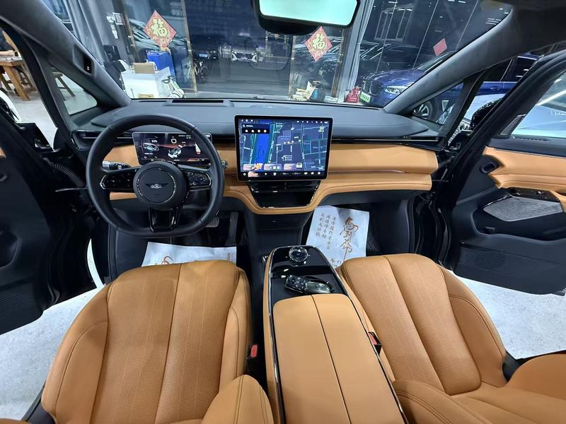 Geely Galaxy L380, 2025 — фото 8 из 12