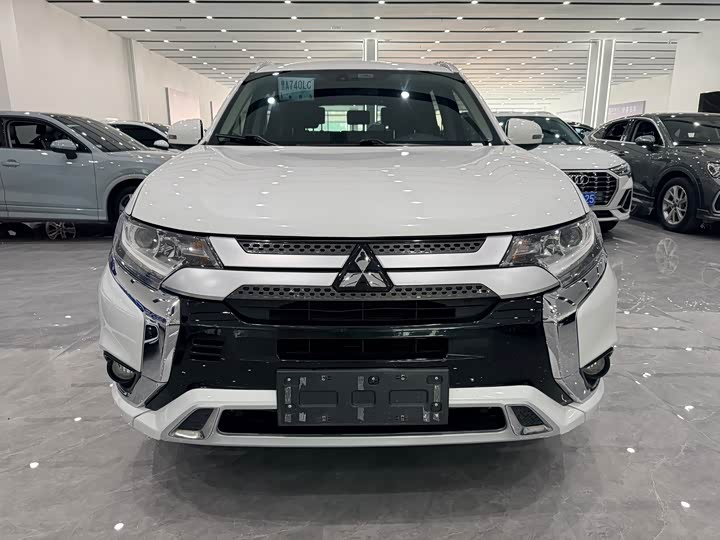 Mitsubishi Outlander, 2022 — фото 2 из 9