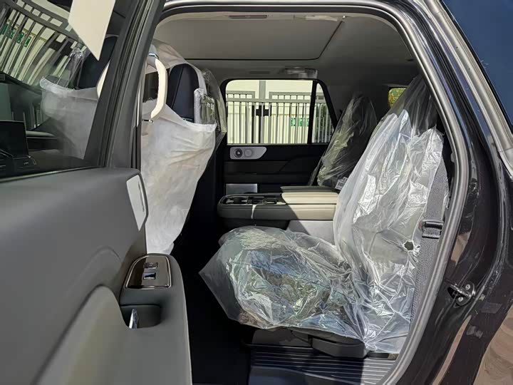Lincoln Navigator, 2025 — фото 7 из 9
