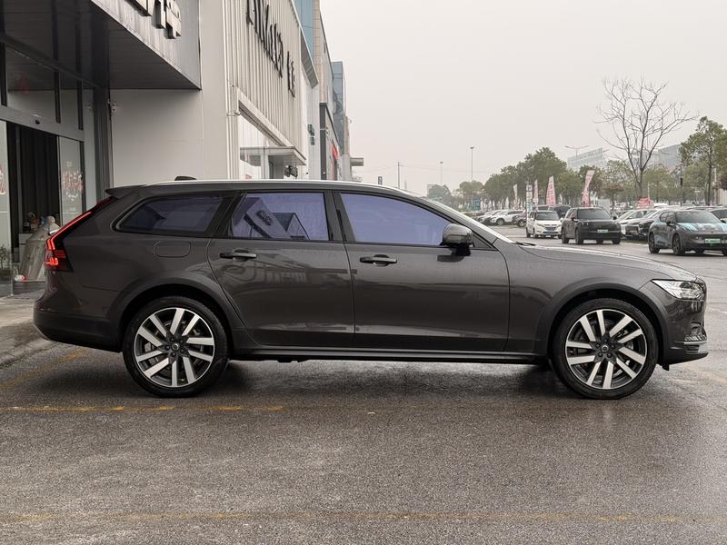 Volvo V90, 2023 — фото 8 из 12