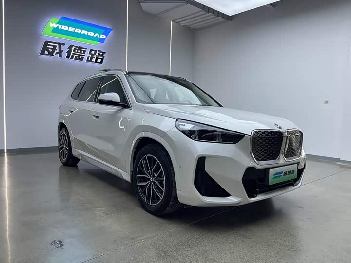 BMW iX1, 2025 — фото 3 из 9