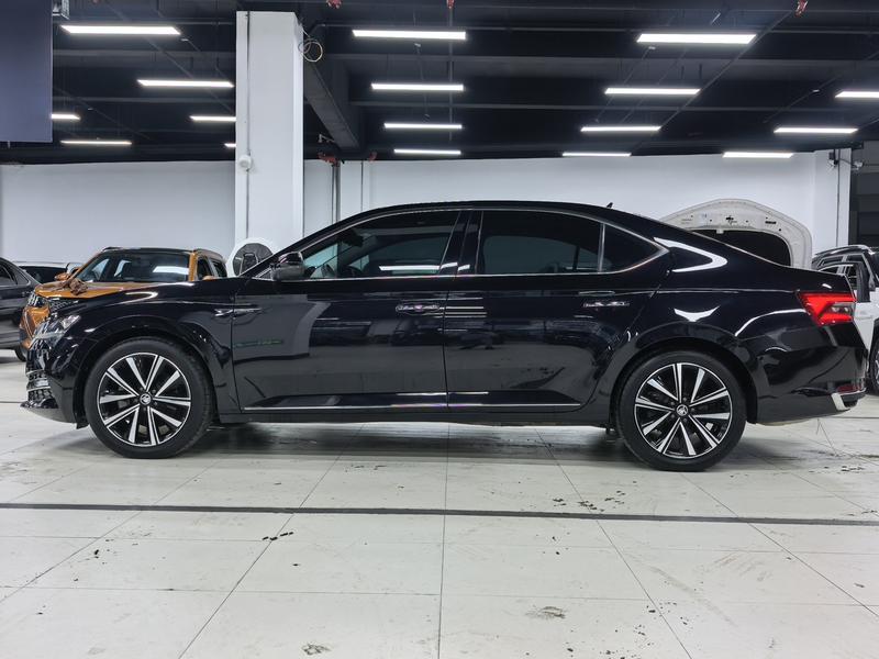 Skoda Superb, 2023 — фото 4 из 12