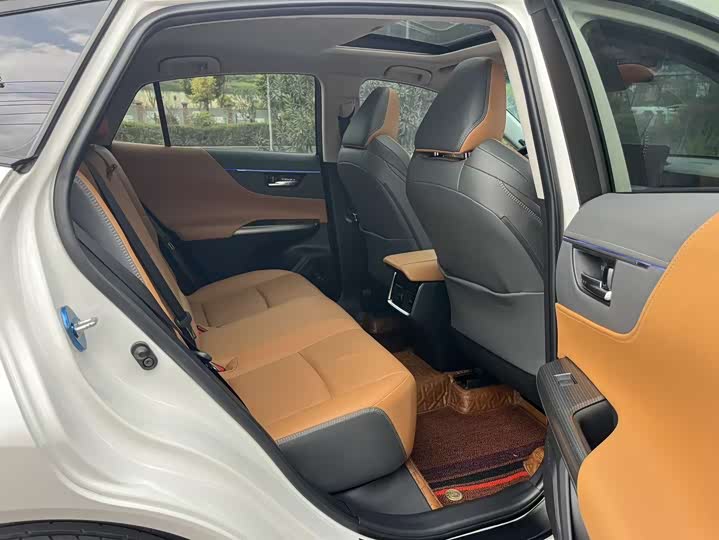 Toyota Venza, 2022 — фото 9 из 9