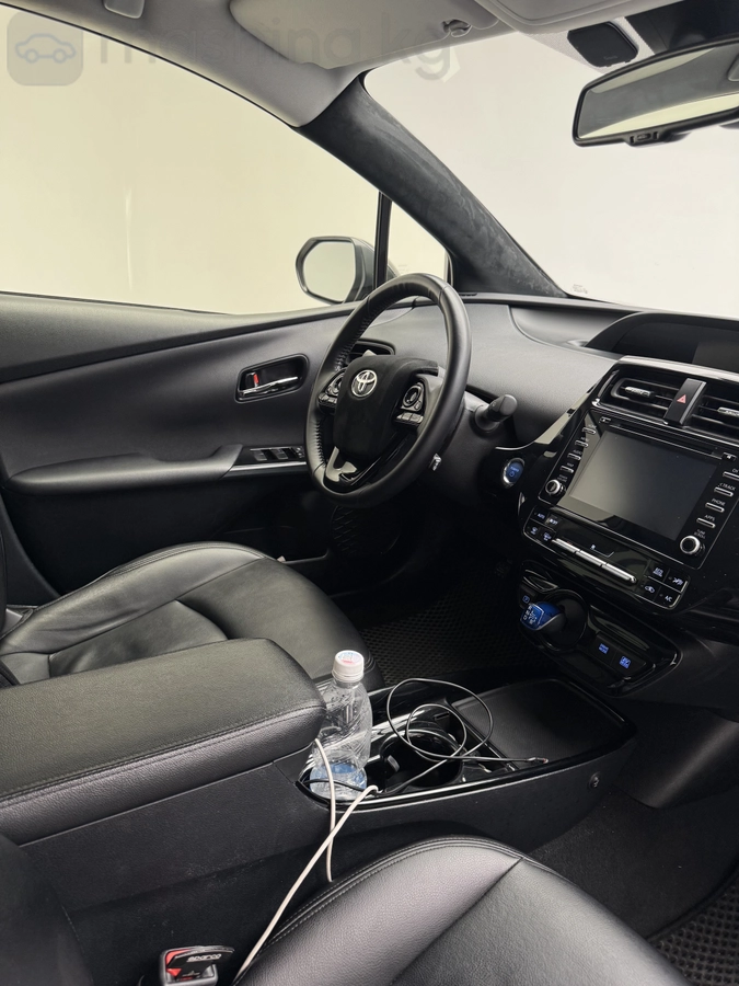 Toyota Prius, 2021 — фото 9 из 11