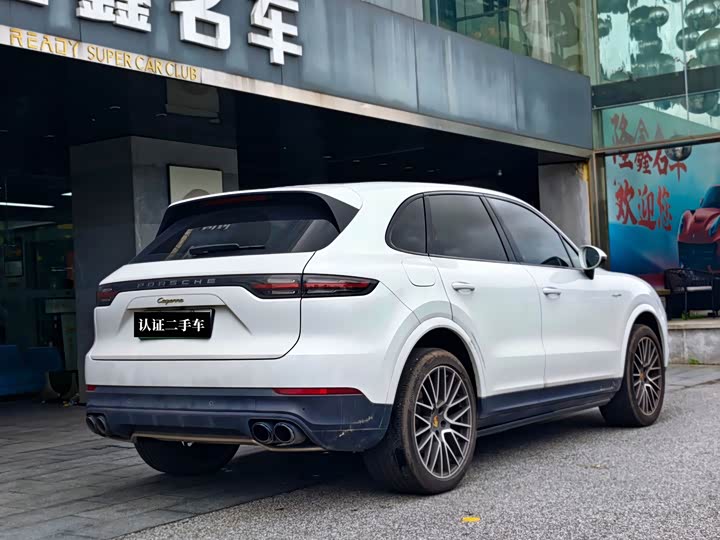 Porsche Cayenne Hybrid, 2022 — фото 8 из 9