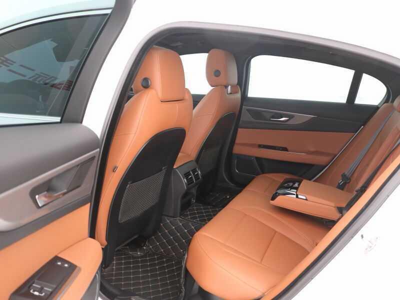 Jaguar XE L, 2023 — фото 12 из 12