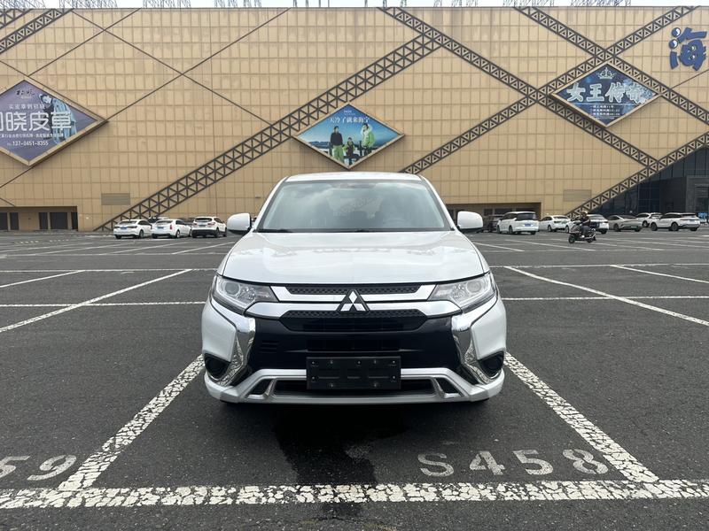 Mitsubishi Outlander, 2022 — фото 2 из 12