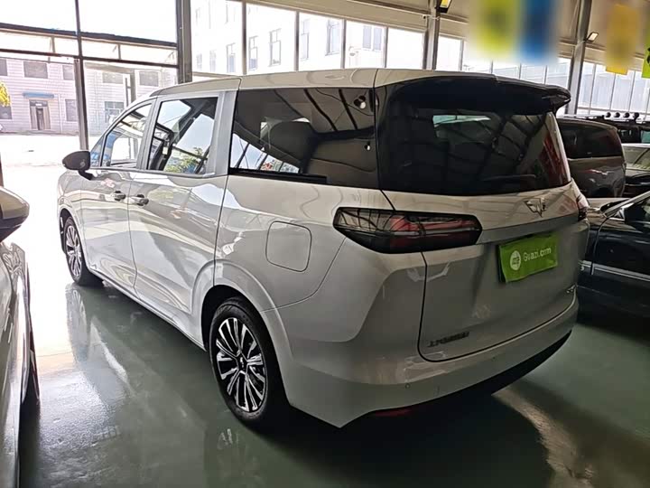 Wuling Starlight 730 Hybrid/EV, 2025 — фото 5 из 9