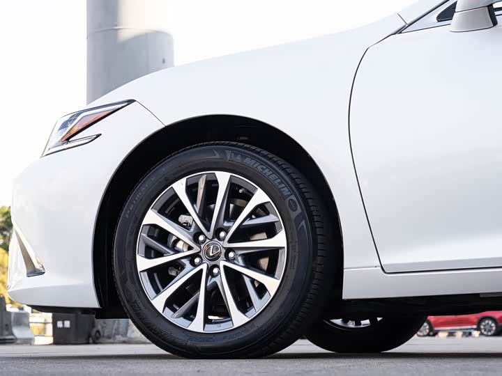 Lexus ES, 2022 — фото 6 из 9