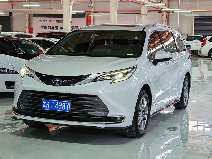 Toyota Sienna, 2022 — фото 2 из 9